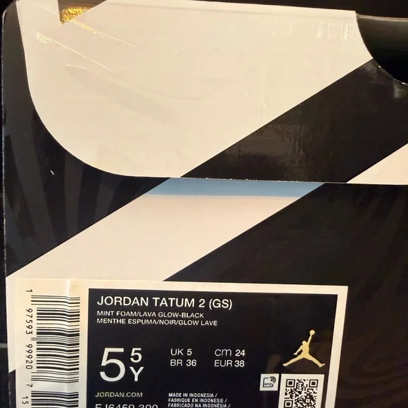 Barely worn, Jordan Tatum 2 Mint Foam/lava Glow Black, size 5.5Y - Picture 8 of 8